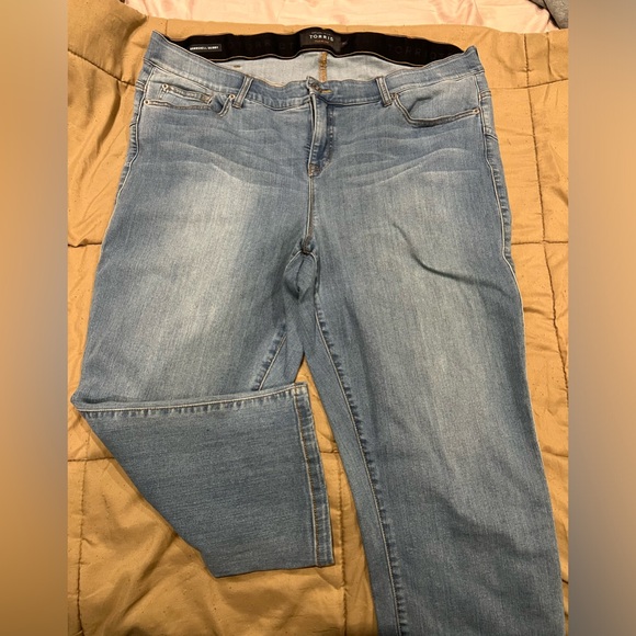 Torrid premium high rise, bombshell skinny crop jeans, size 24 - Picture 1 of 4